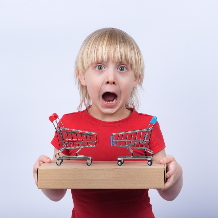 5 ways to prevent tantrums while shopping (for parents with toddlers)